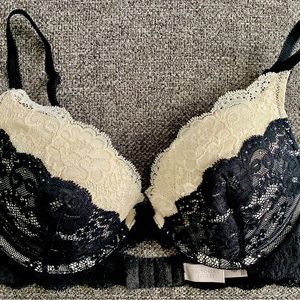 Victoria’s Secret Dream Angels Plunge in 34 C